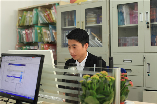 炫園注冊部經(jīng)理